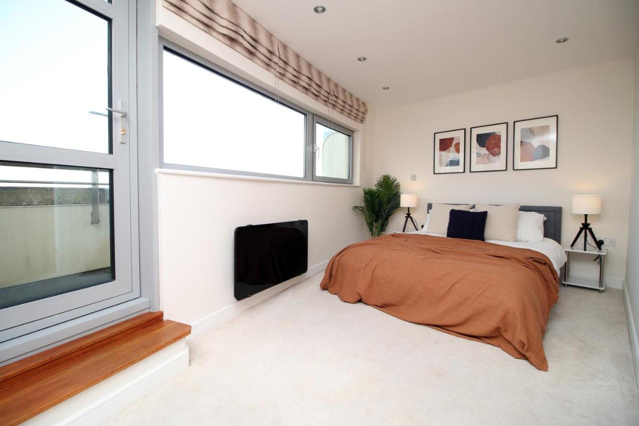 The Skyline - Luxury City Centre Flat With Designated Parking Cardiff Esterno foto
