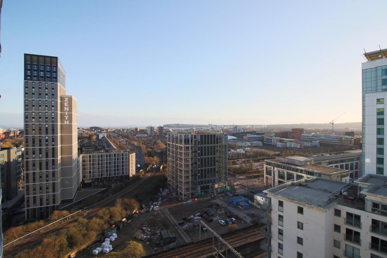 The Skyline - Luxury City Centre Flat With Designated Parking Cardiff Esterno foto