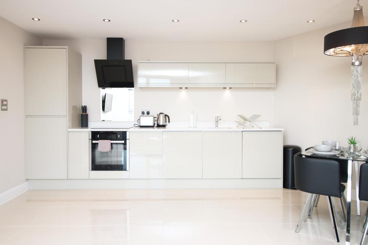 The Skyline - Luxury City Centre Flat With Designated Parking Cardiff Esterno foto
