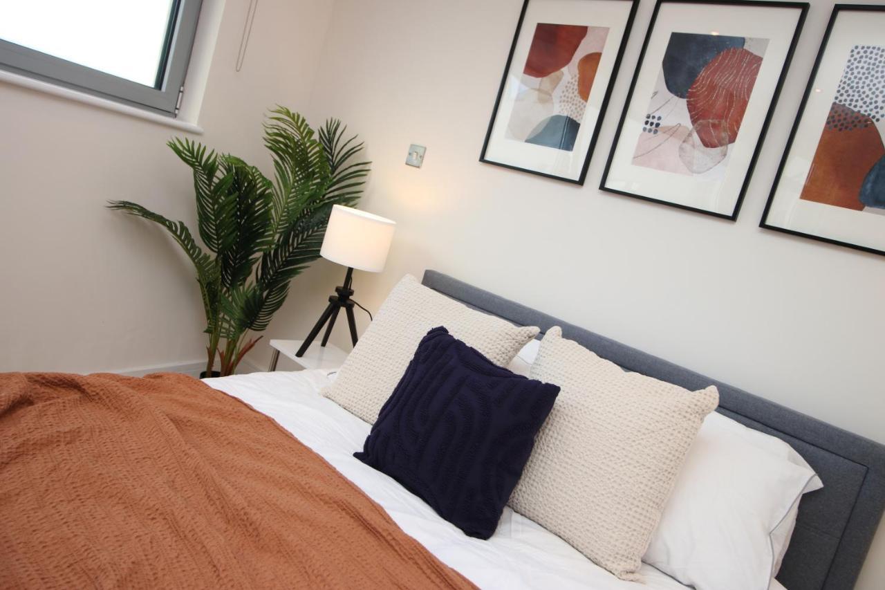 The Skyline - Luxury City Centre Flat With Designated Parking Cardiff Esterno foto