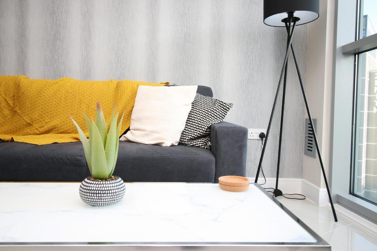The Skyline - Luxury City Centre Flat With Designated Parking Cardiff Esterno foto