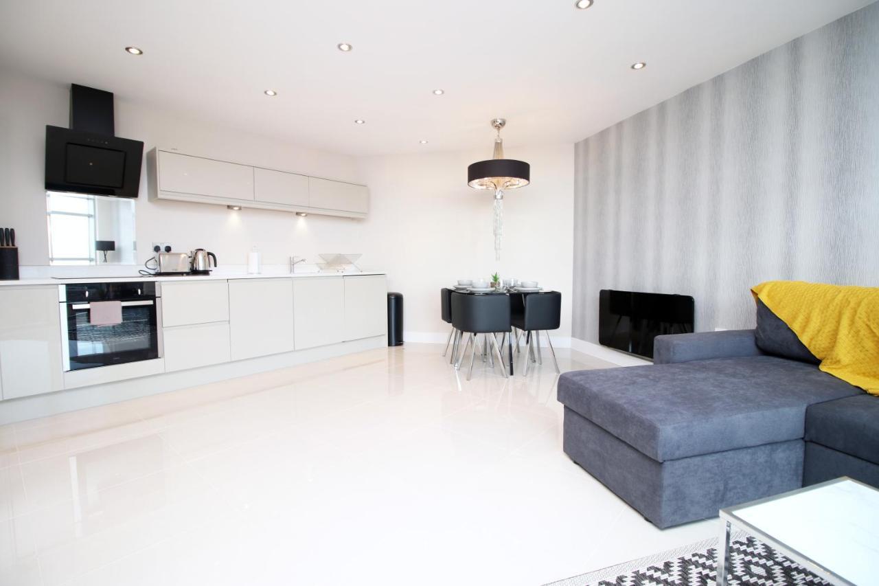 The Skyline - Luxury City Centre Flat With Designated Parking Cardiff Esterno foto