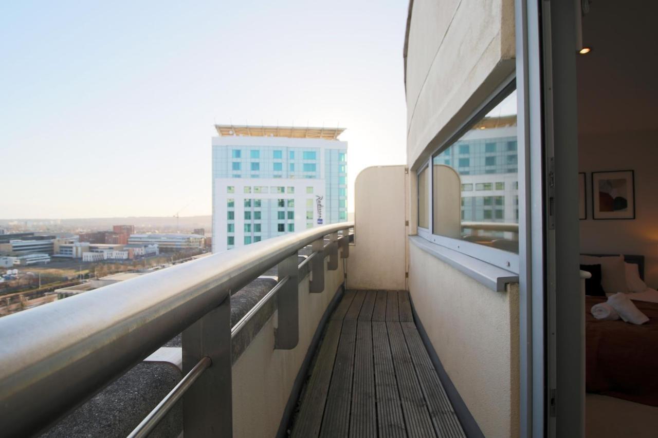 The Skyline - Luxury City Centre Flat With Designated Parking Cardiff Esterno foto