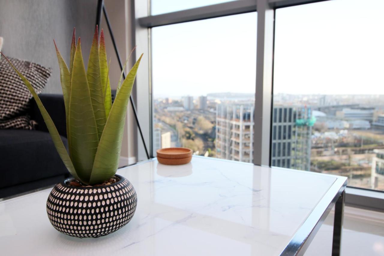 The Skyline - Luxury City Centre Flat With Designated Parking Cardiff Esterno foto