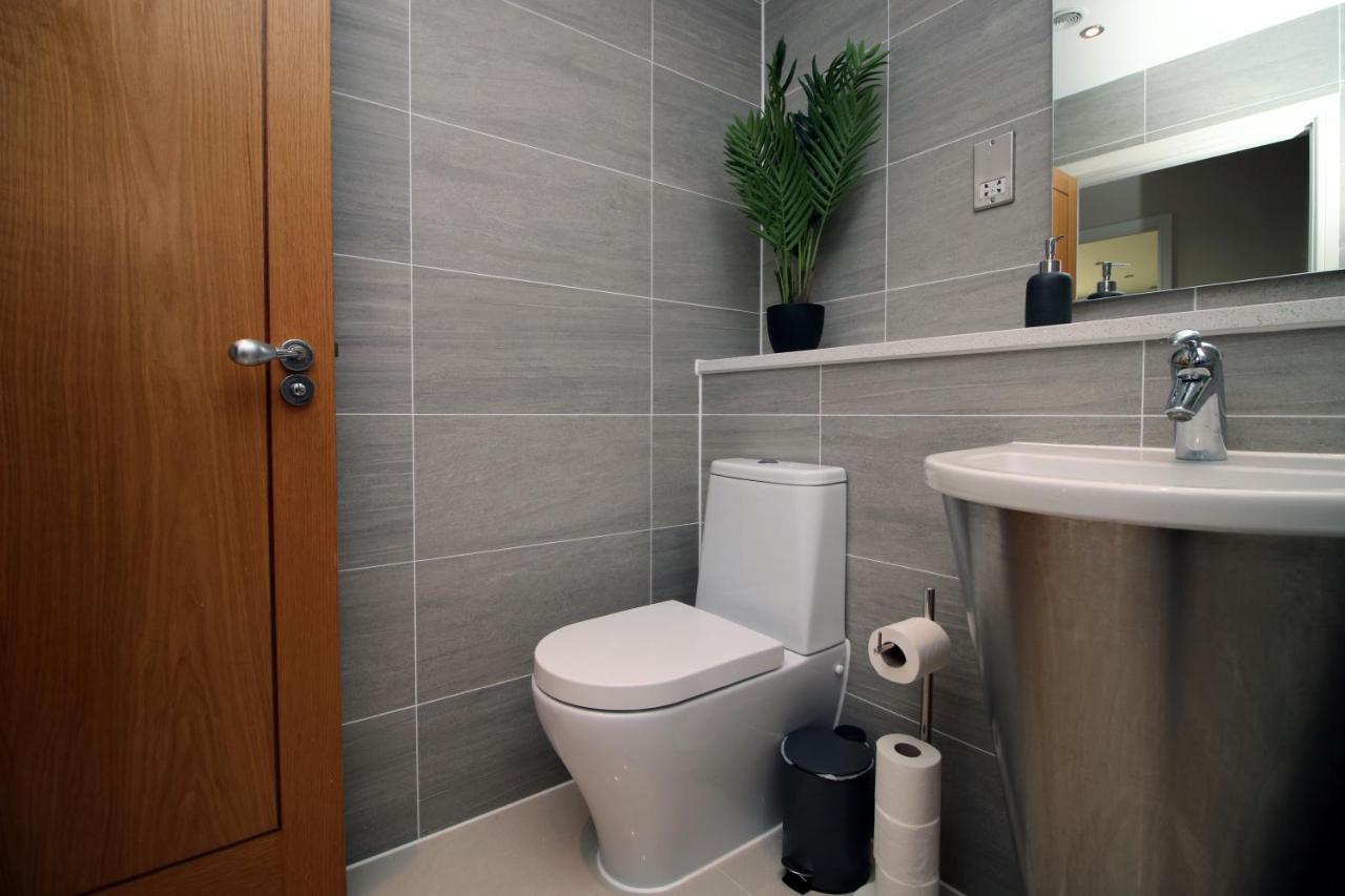 The Skyline - Luxury City Centre Flat With Designated Parking Cardiff Esterno foto