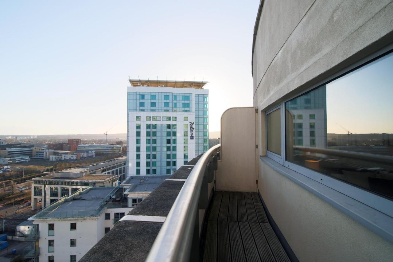 The Skyline - Luxury City Centre Flat With Designated Parking Cardiff Esterno foto