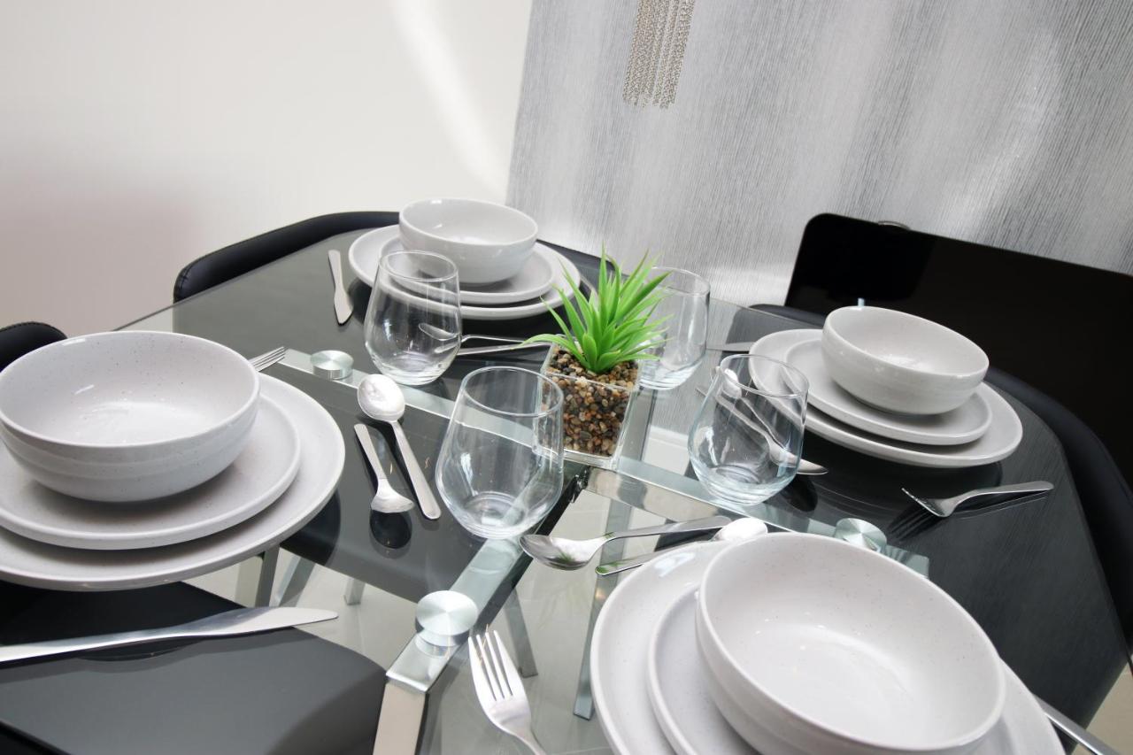 The Skyline - Luxury City Centre Flat With Designated Parking Cardiff Esterno foto