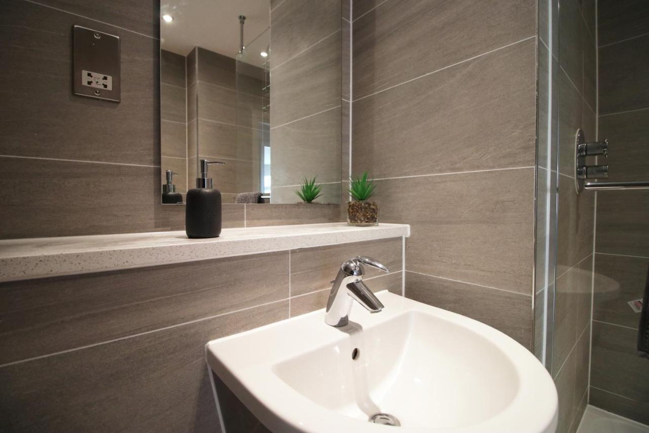 The Skyline - Luxury City Centre Flat With Designated Parking Cardiff Esterno foto