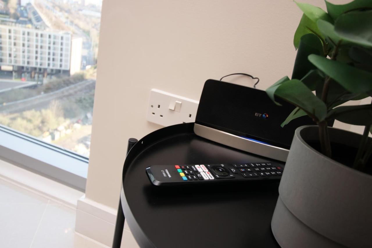 The Skyline - Luxury City Centre Flat With Designated Parking Cardiff Esterno foto
