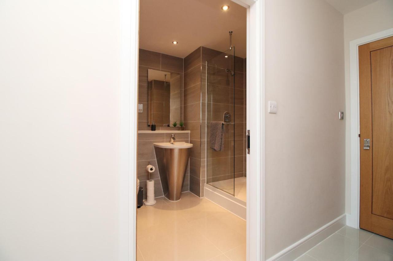The Skyline - Luxury City Centre Flat With Designated Parking Cardiff Esterno foto