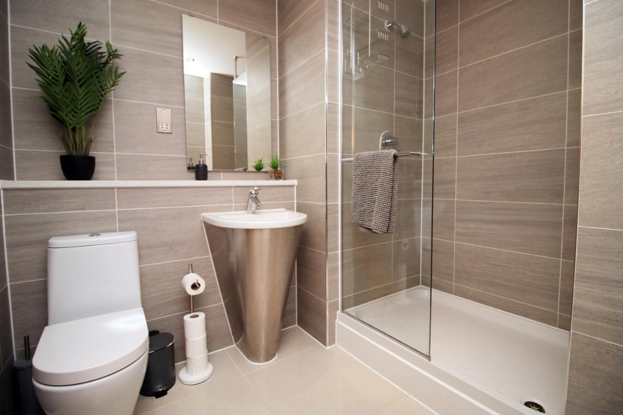 The Skyline - Luxury City Centre Flat With Designated Parking Cardiff Esterno foto