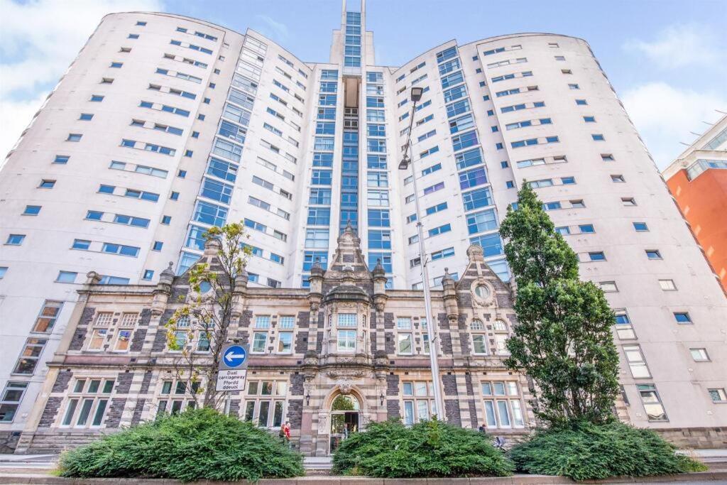 The Skyline - Luxury City Centre Flat With Designated Parking Cardiff Esterno foto